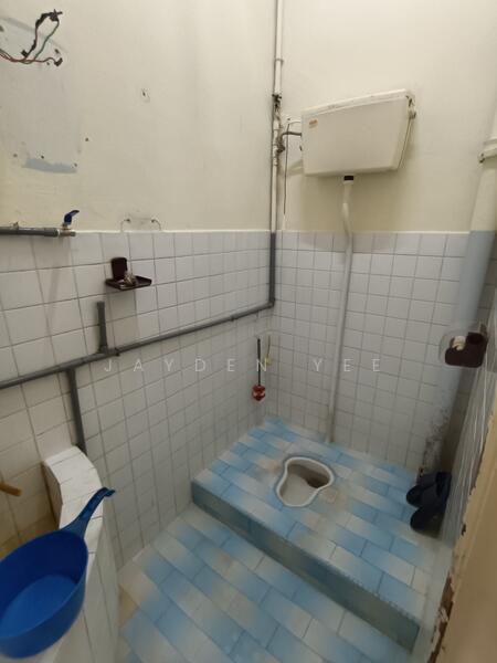 Semi-Detached House for Sale in Jalan Klang Lama (Old Klang Road) (Kuala Lumpur) - Jayden Yee - Bathroom - PropertyGuru.com.my