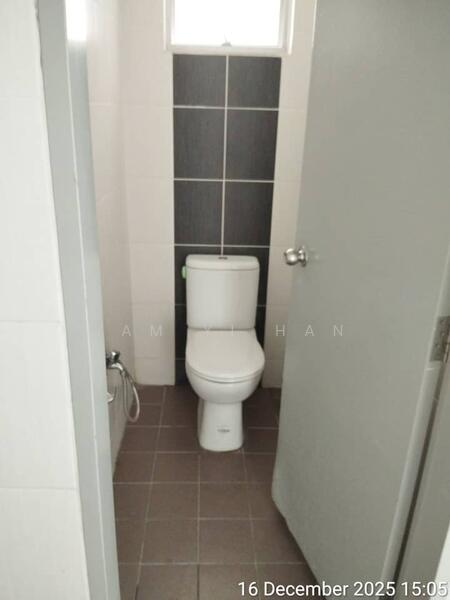 Shop / Office for Rent in Seksyen 1 Bandar Baru Bangi (Bandar Baru Bangi) - Yam Yi Han - Bathroom - PropertyGuru.com.my