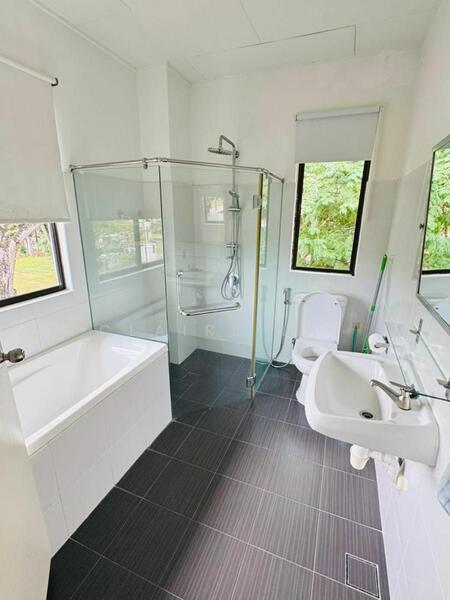 Leisure Farm untuk Untuk Disewa - RM 15,000 /bulan, Feb 2026 - Bathroom - PropertyGuru.com.my