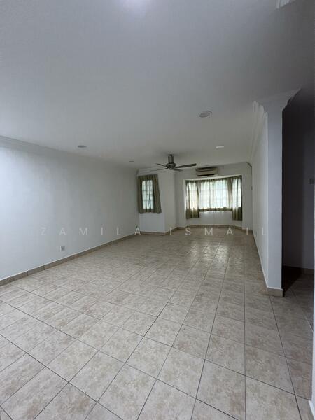 Jalan Adang Bukit Jelutong untuk Untuk Disewa - RM 2,800 /bulan, Feb 2026 - Living Room - PropertyGuru.com.my
