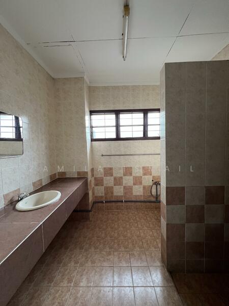 Jalan Adang Bukit Jelutong untuk Untuk Disewa - RM 2,800 /bulan, Feb 2026 - Bathroom - PropertyGuru.com.my