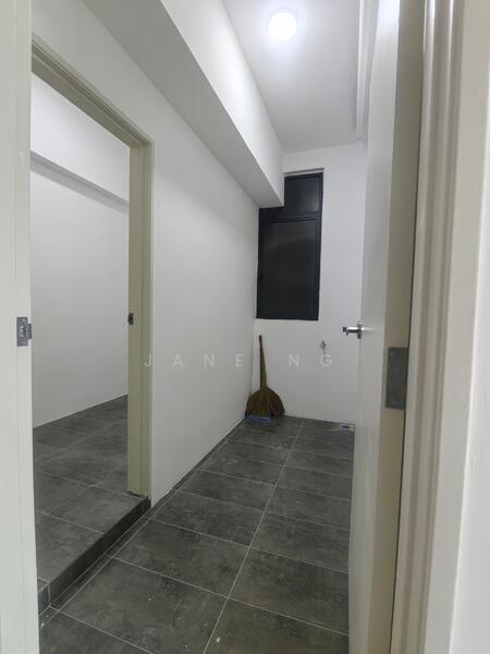 Glisten Hill untuk Untuk Disewa - RM 1,900 /bulan, Mac 2026 - Yard ~ Laundry Area - PropertyGuru.com.my