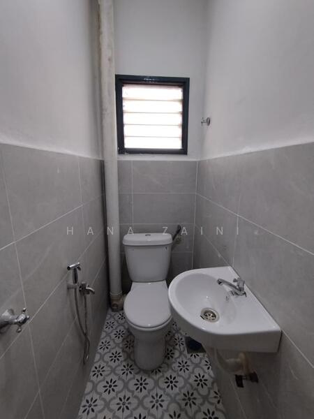Terraced House for Sale in Rawang (Selangor) - Hana Zaini - Bathroom - PropertyGuru.com.my