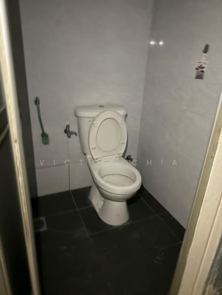 Kedai / Pejabat untuk Disewa di Taman Molek (Johor Bahru) - Victor Chia - Bathroom - PropertyGuru.com.my