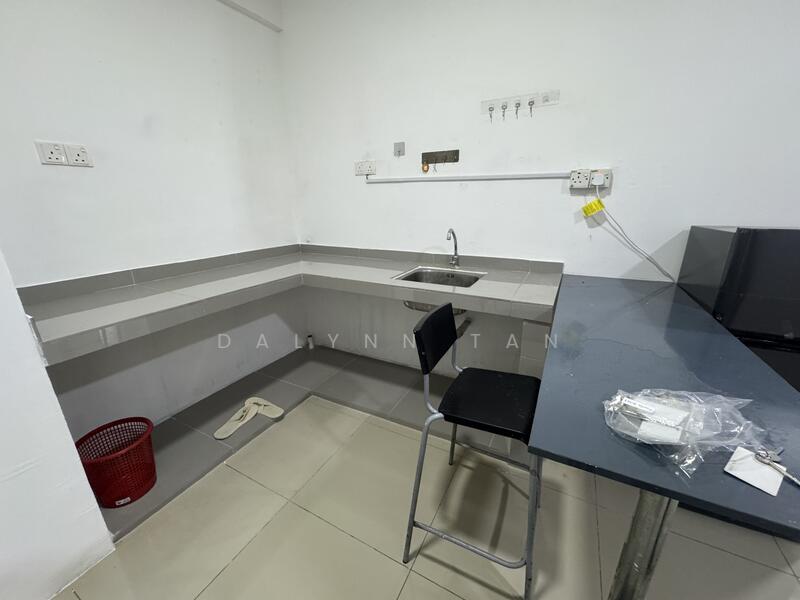 Menara Suria (V12) untuk Untuk Disewa - RM 1,150 /bulan, Feb 2026 - Kitchen - PropertyGuru.com.my