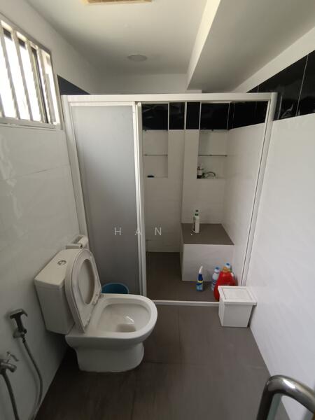 Semi-Detached House for Sale in Taman Overseas Union (Taman Oug) (Jalan Klang Lama (Old Klang Road)) - Han . - Bathroom - PropertyGuru.com.my