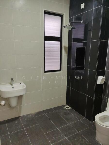 Semi-Detached House for Sale in Taman Pulai Hijauan (Skudai) - Chen Shieh Yu - Bathroom - PropertyGuru.com.my