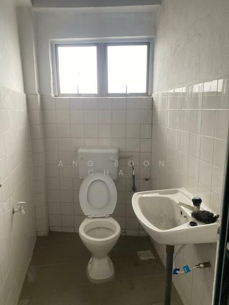 Terrace Factory for Rent in Kulai (Johor) - Ang Boon Chai - Bathroom - PropertyGuru.com.my