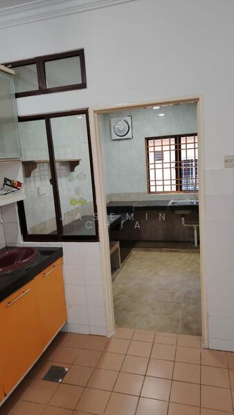 2-storey Terraced House for Sale in Saujana Damansara (Damansara Damai) - Jasemin Chia - Kitchen - PropertyGuru.com.my