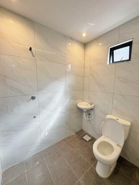 2-storey Terraced House for Sale in Taman Megah Ria (Masai) - Brandon Khor - Bathroom - PropertyGuru.com.my