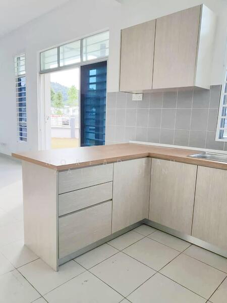 2-storey Terraced House for Sale in Bandar Puncak Alam (Puncak Alam) - NORFADILAH ZAINUDDIN - Kitchen - PropertyGuru.com.my