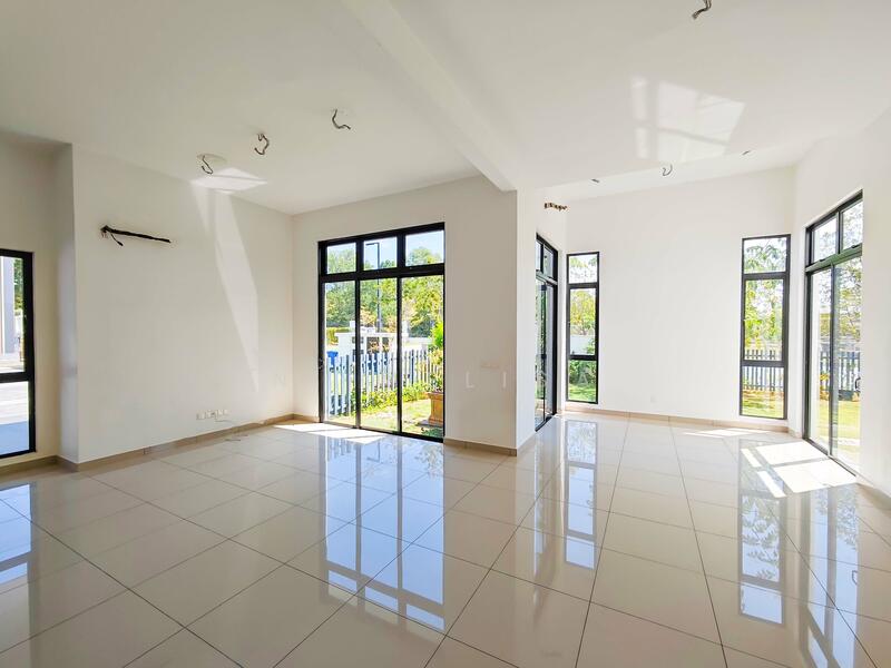 Semi-Detached House for Sale in Setia Alam (Selangor) - N. Melisa - Living Room - PropertyGuru.com.my