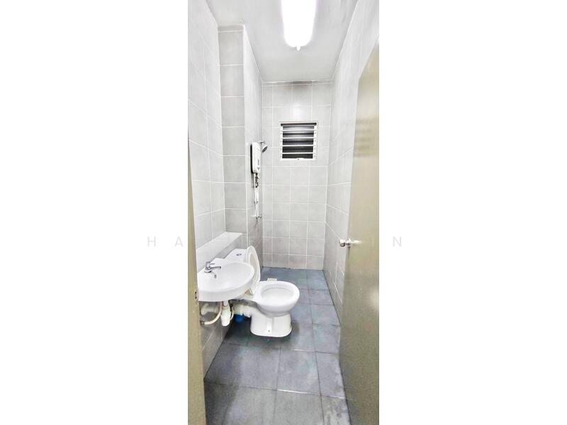 Apartment for Rent at Idaman Abadi - Hasif Ludin - Bathroom - PropertyGuru.com.my