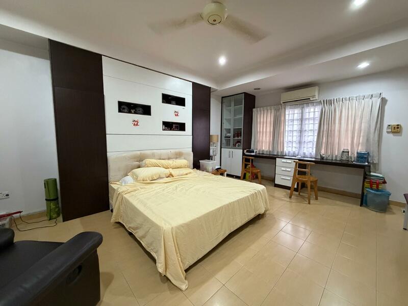 Jalan SL4 untuk Untuk Dijual - RM 750,000, Mac 2026 - Bedroom - PropertyGuru.com.my