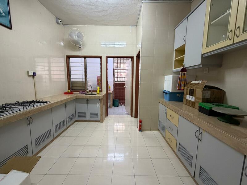 Jalan SL4 untuk Untuk Dijual - RM 750,000, Mac 2026 - Kitchen - PropertyGuru.com.my