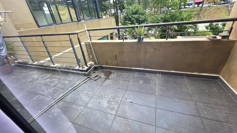 2.5-storey Terraced House for Sale in Puchong (Selangor) - Surendran Karapiah - Balcony - PropertyGuru.com.my