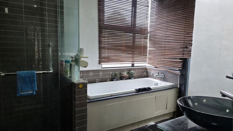 2.5-storey Terraced House for Sale in Puchong (Selangor) - Surendran Karapiah - Bathroom - PropertyGuru.com.my