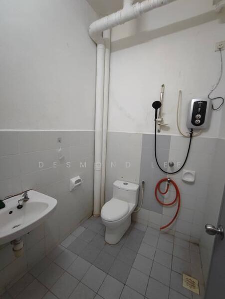 1.5-storey Terraced House for Sale in Taman Pelangi Indah (Ulu Tiram) - Desmond Lee - Bathroom - PropertyGuru.com.my