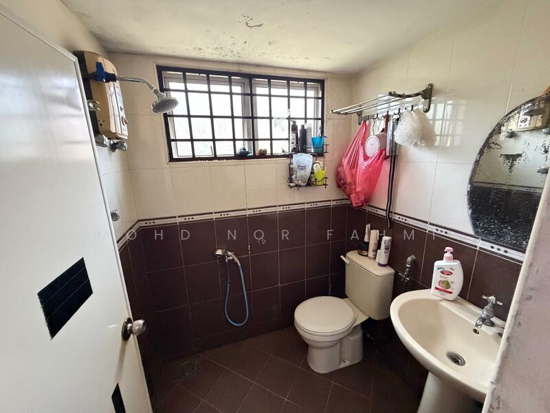 1-storey Terraced House for Sale in Seksyen 4 (Shah Alam) - Mohd Nor Fahmi - Bathroom - PropertyGuru.com.my