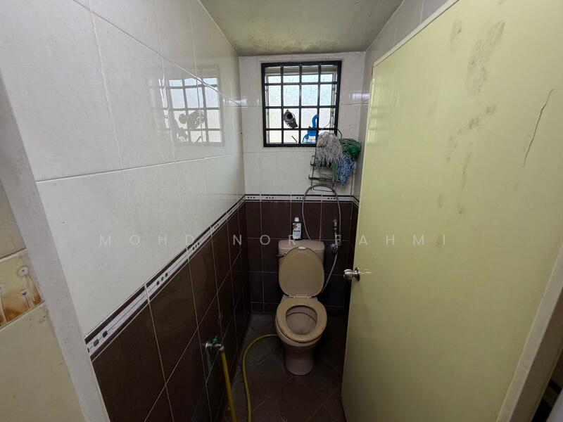 1-storey Terraced House for Sale in Seksyen 4 (Shah Alam) - Mohd Nor Fahmi - Bathroom - PropertyGuru.com.my