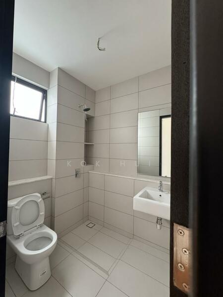 Semi-Detached House for Sale in Senibong (Permas Jaya) - Kok Hui - Bathroom - PropertyGuru.com.my