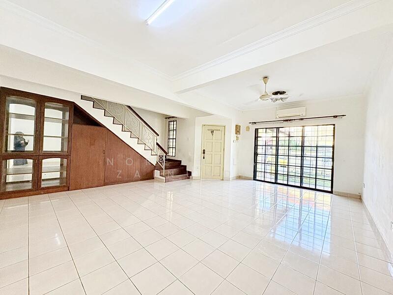 Subang Bestari untuk Untuk Dijual - RM 570,000, Feb 2026 - Living Room - PropertyGuru.com.my