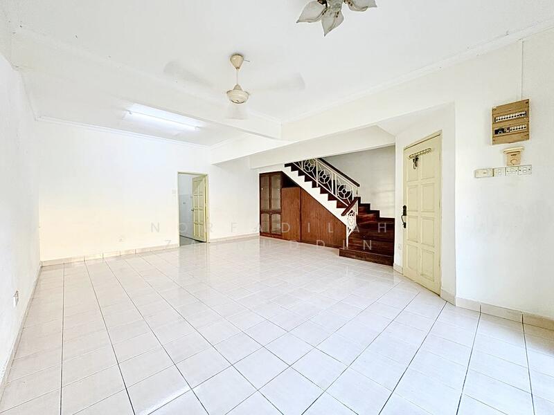Subang Bestari untuk Untuk Dijual - RM 570,000, Feb 2026 - Living Room - PropertyGuru.com.my