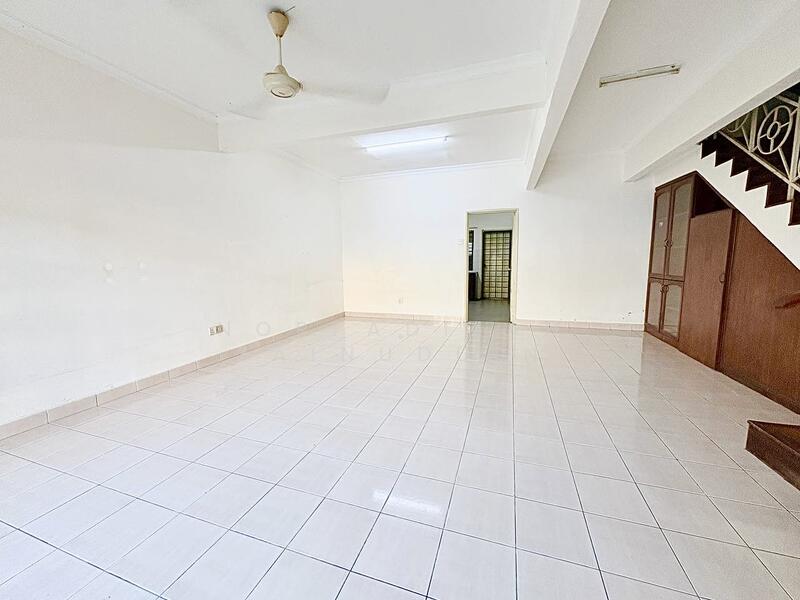 Subang Bestari untuk Untuk Dijual - RM 570,000, Feb 2026 - Living Room - PropertyGuru.com.my