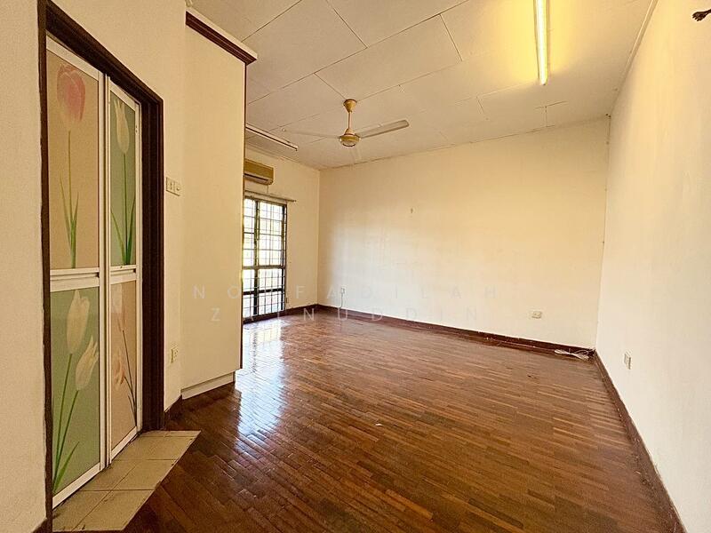 Subang Bestari untuk Untuk Dijual - RM 570,000, Feb 2026 - Living Room - PropertyGuru.com.my