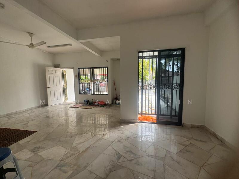 Taman Pinggiran Senawang untuk Untuk Dijual - RM 335,000, Feb 2026 - Living Room - PropertyGuru.com.my