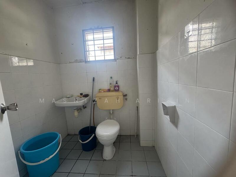 Taman Pinggiran Senawang untuk Untuk Dijual - RM 335,000, Feb 2026 - Bathroom - PropertyGuru.com.my