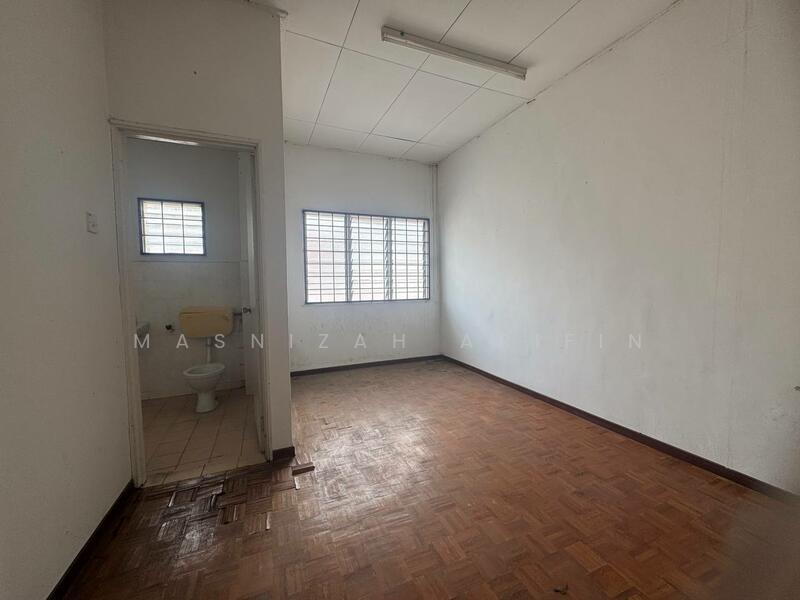 Taman Pinggiran Senawang untuk Untuk Dijual - RM 335,000, Feb 2026 - Bathroom - PropertyGuru.com.my