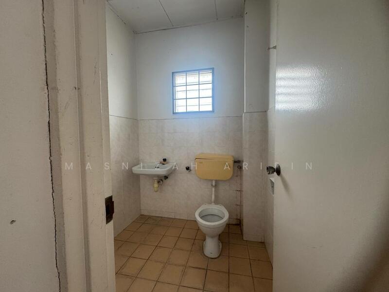 Taman Pinggiran Senawang untuk Untuk Dijual - RM 335,000, Feb 2026 - Bathroom - PropertyGuru.com.my