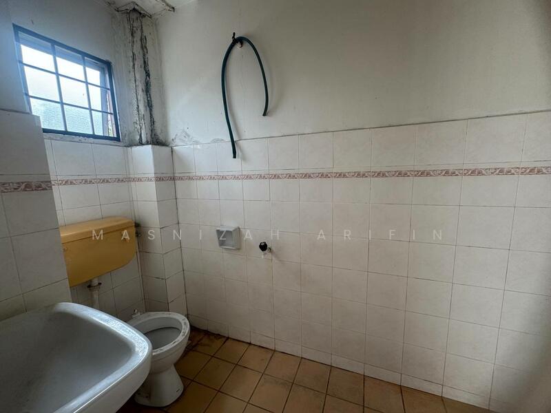 Taman Pinggiran Senawang untuk Untuk Dijual - RM 335,000, Feb 2026 - Bathroom - PropertyGuru.com.my