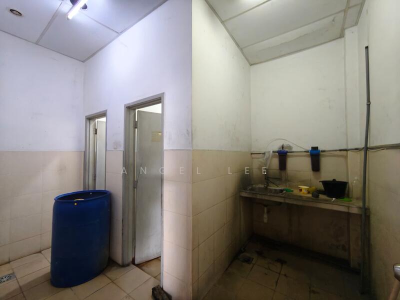 Cluster Factory for Rent in Taman Perindustrian Cemerlang (Ulu Tiram) - Angel Lee - Bathroom - PropertyGuru.com.my