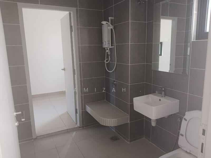 Semi-Detached House for Sale in Cyberjaya (Selangor) - Hamizah . - Bathroom - PropertyGuru.com.my