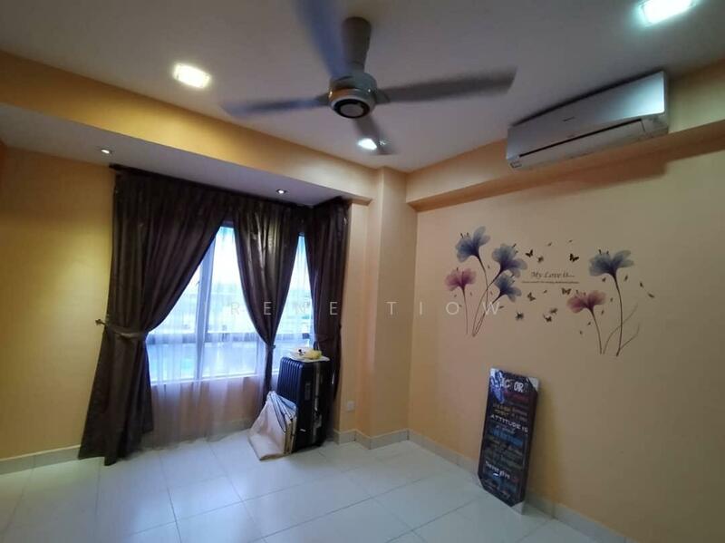1 Petaling untuk Untuk Dijual - RM 330,000, Feb 2026 - Living Room - PropertyGuru.com.my