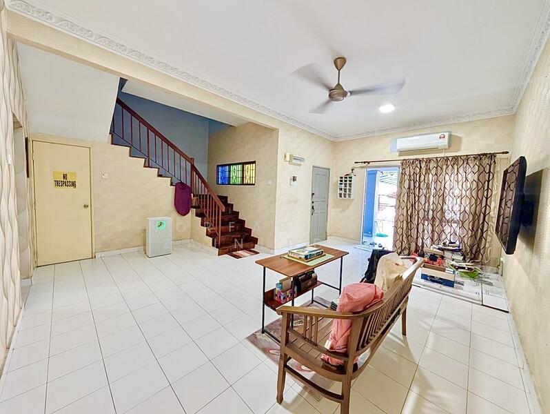 2-storey Terraced House for Sale in Sungai Buloh (Selangor) - NORFADILAH ZAINUDDIN - Living Room - PropertyGuru.com.my