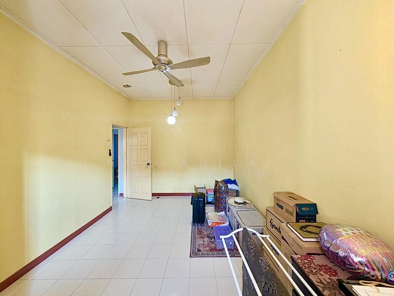 2-storey Terraced House for Sale in Sungai Buloh (Selangor) - NORFADILAH ZAINUDDIN - Living Room - PropertyGuru.com.my