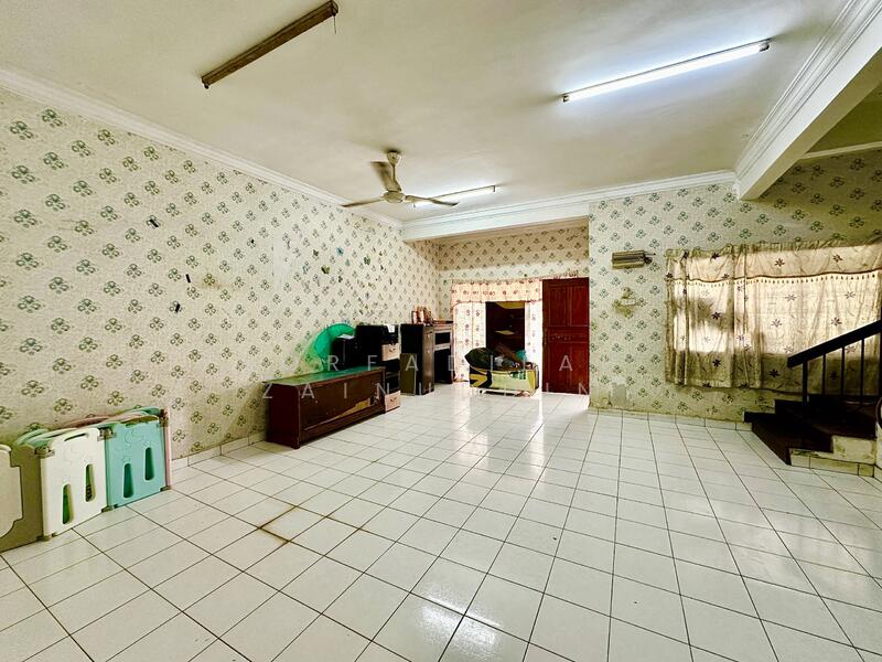 2-storey Terraced House for Sale in Sungai Buloh (Selangor) - NORFADILAH ZAINUDDIN - Living Room - PropertyGuru.com.my