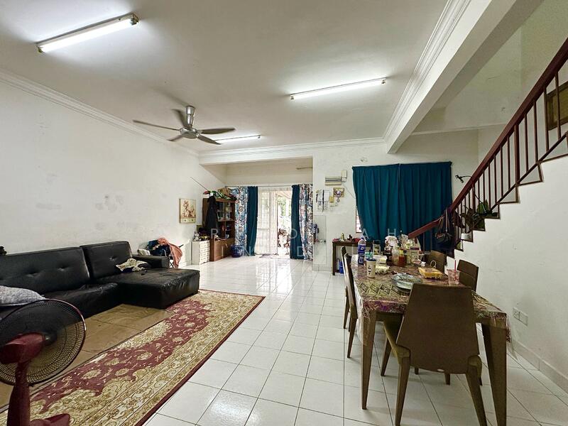 2-storey Terraced House for Sale in Sungai Buloh (Selangor) - NORFADILAH ZAINUDDIN - Living Room - PropertyGuru.com.my