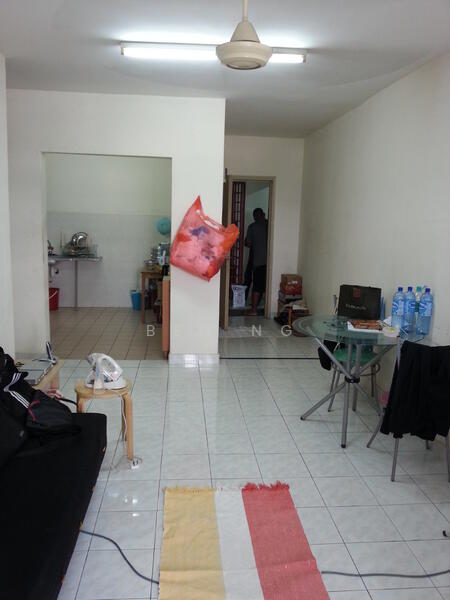 Sri Ros Apartment untuk Untuk Dijual - RM 258,000, Feb 2026 - Living Room - PropertyGuru.com.my
