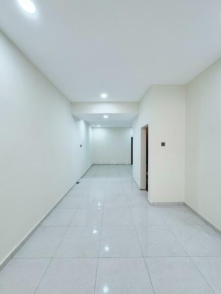 2-storey Terraced House for Sale in Taman Puteri Wangsa (Ulu Tiram) - Pauline Ng - Corridor - PropertyGuru.com.my