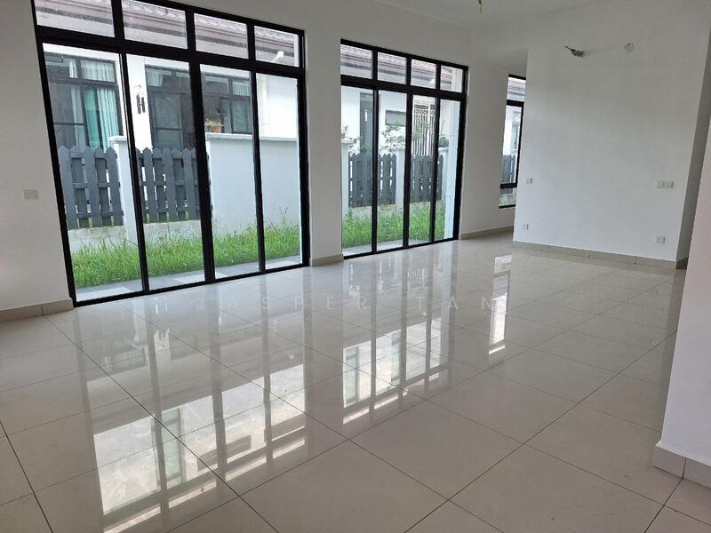 Cluster House for Sale in Eco Majestic (Semenyih) - Jasper Tan - Living Room - PropertyGuru.com.my