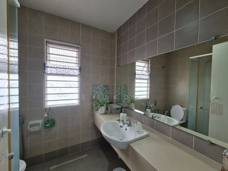 Rumah Berkembar untuk Dijual di Sunway Alam Suria (Shah Alam) - Syukor Hartanah - Bathroom - PropertyGuru.com.my