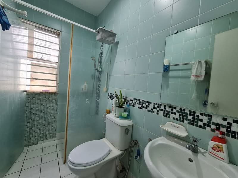 Rumah Berkembar untuk Dijual di Sunway Alam Suria (Shah Alam) - Syukor Hartanah - Bathroom - PropertyGuru.com.my