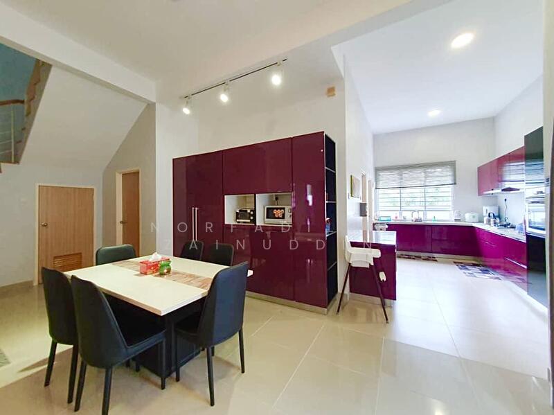 Semi-Detached House for Sale in Shah Alam (Selangor) - NORFADILAH ZAINUDDIN - Dining Room - PropertyGuru.com.my