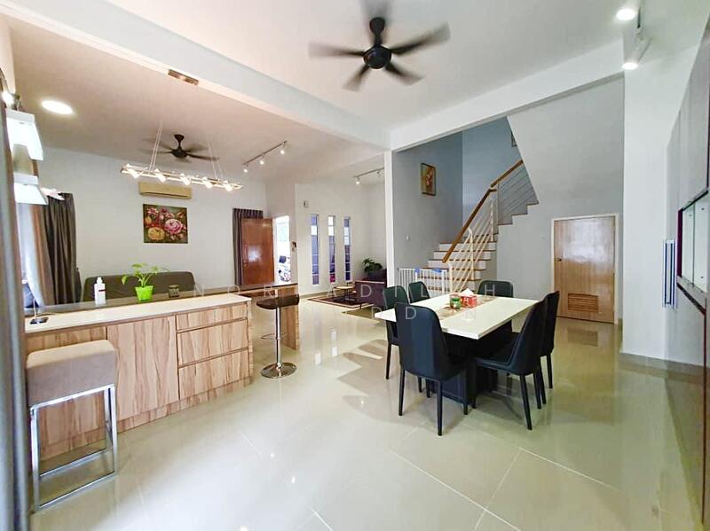 Semi-Detached House for Sale in Shah Alam (Selangor) - NORFADILAH ZAINUDDIN - Living Room - PropertyGuru.com.my