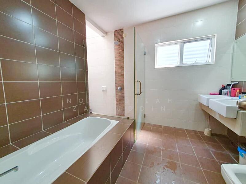 Semi-Detached House for Sale in Shah Alam (Selangor) - NORFADILAH ZAINUDDIN - Bathroom - PropertyGuru.com.my