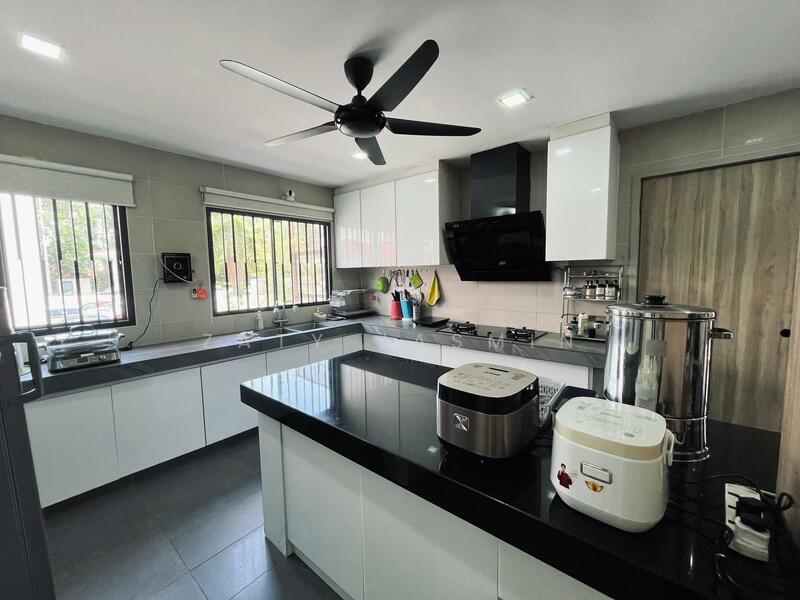 Taman Bukit Suria II untuk Untuk Dijual - RM 1,700,000, Feb 2026 - Kitchen - PropertyGuru.com.my